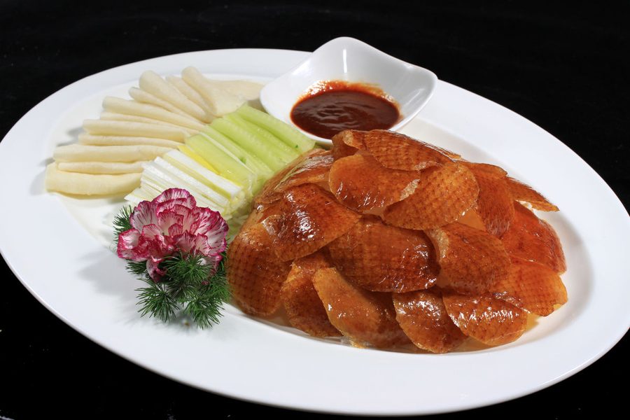 Servierte Peking-Ente auf einem Teller