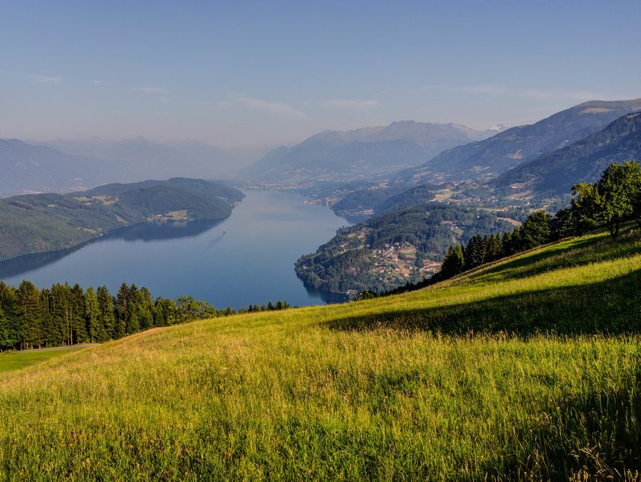 Blick über den Millstätter See zum Goldeck bei Spittal an der Drau.