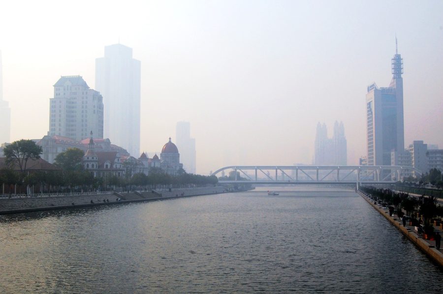 Blick im Dunst auf Tianjin im Umfeld der Ancient Culture Street