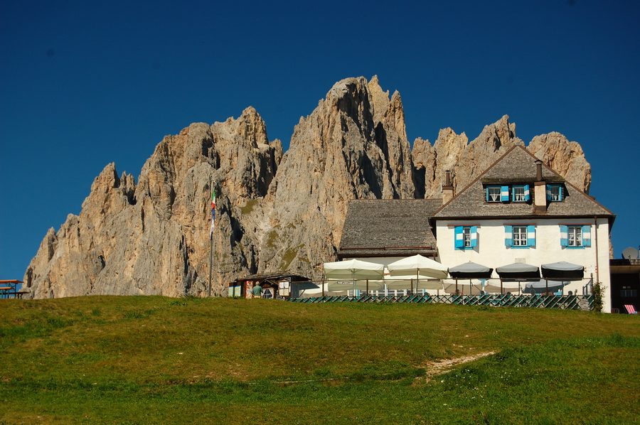 Rifugio Ciampedie with the Catinaccio in the background