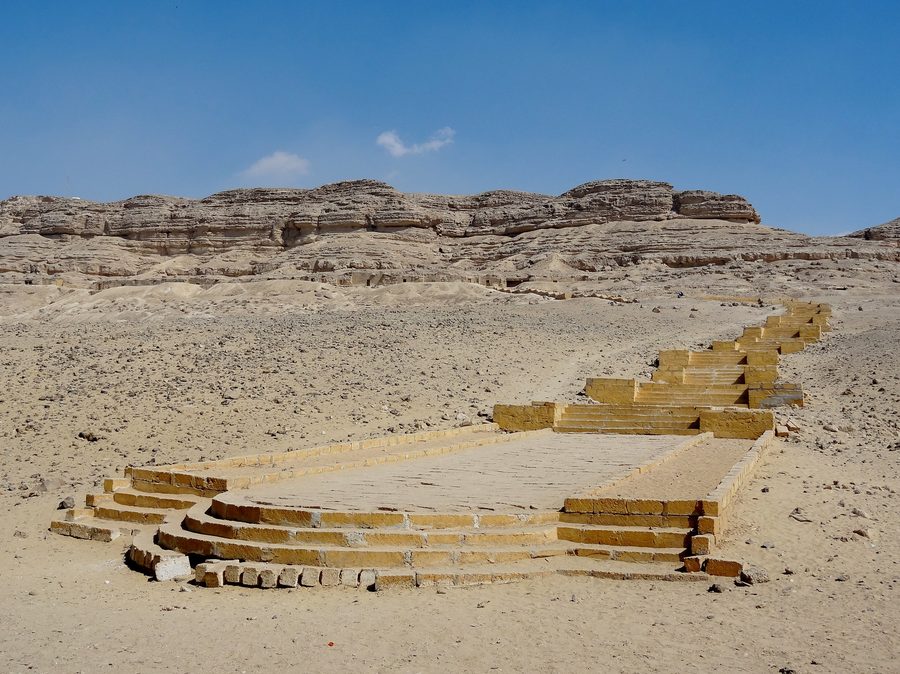 Aufgang zu den Felsengräbern von Beni Hassan, südlich von El Minya, Ägypten