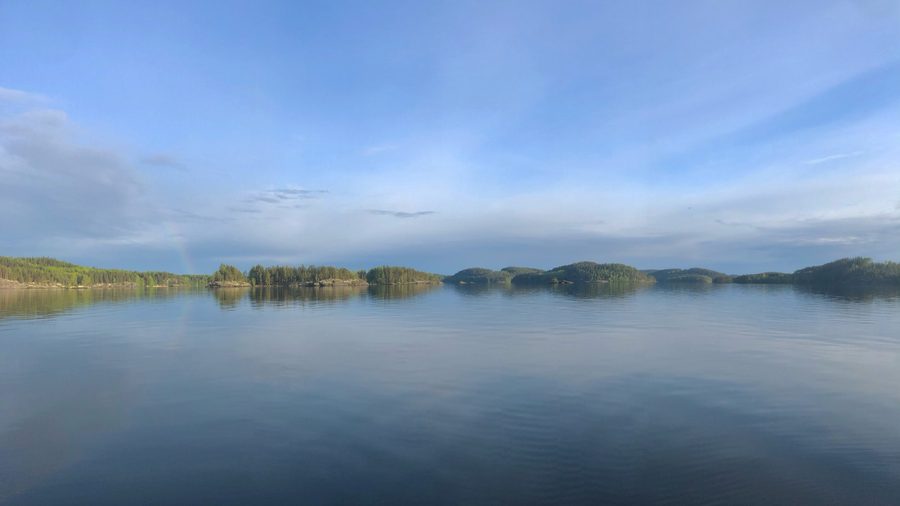 Landschaft des Luonteri mit felsigen Inseln im Saimaa-Seengebiet bei Anttola