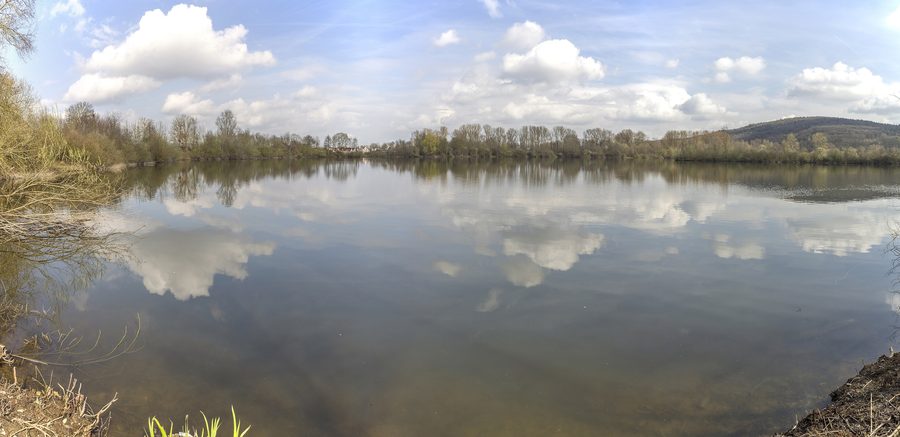 Panorama des nördlichen Teils des Baggersees im LB Ochsenanger südlich von Ebing