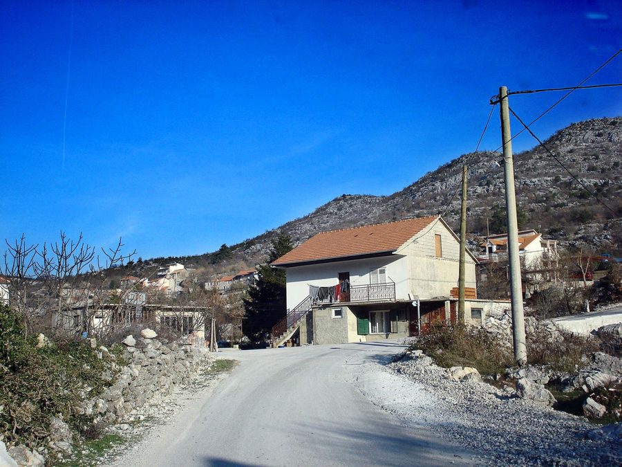 Dorf Rastovac bei Zagvozd in Kroatien
