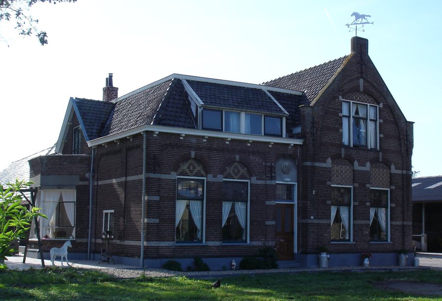 Bauernhof und ländliche Straße an der Zuideindseweg in Delfgauw