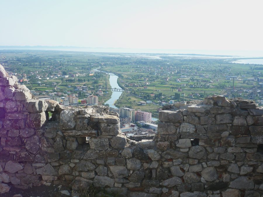 Burg von Lezhë mit Blick auf die Stadt.