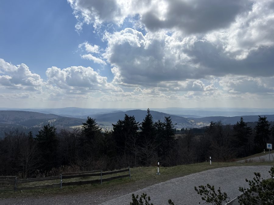 Ausblick vom Großen Inselsberg über die Landschaft des Thüringer Waldes