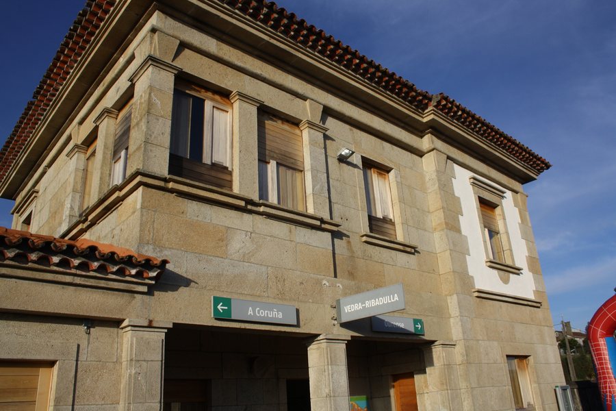 File:Estación de Vedra-Ribadulla (1).jpg