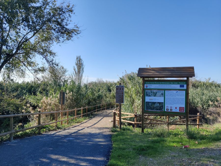 Grüner Ring am Ribera del Almonazar in San José de La Rinconada bei Sevilla