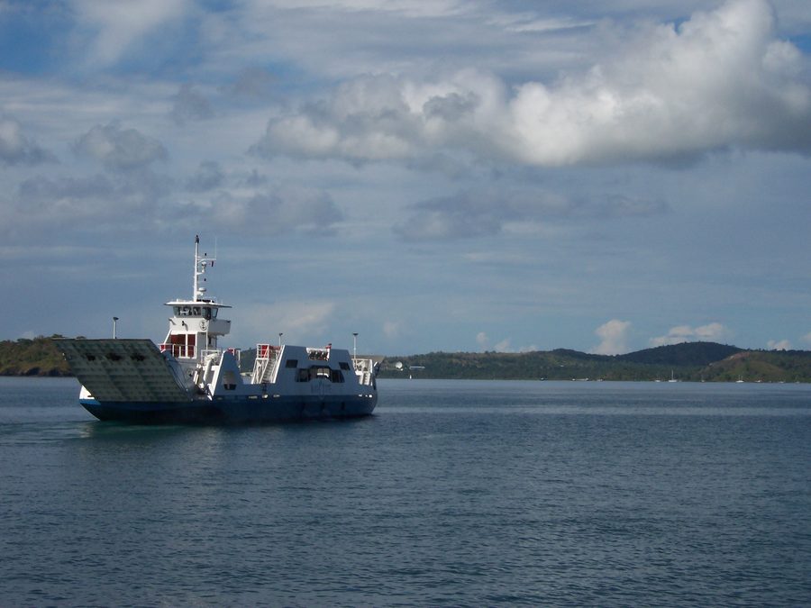 Fähre zwischen den Inselteilen von Mayotte