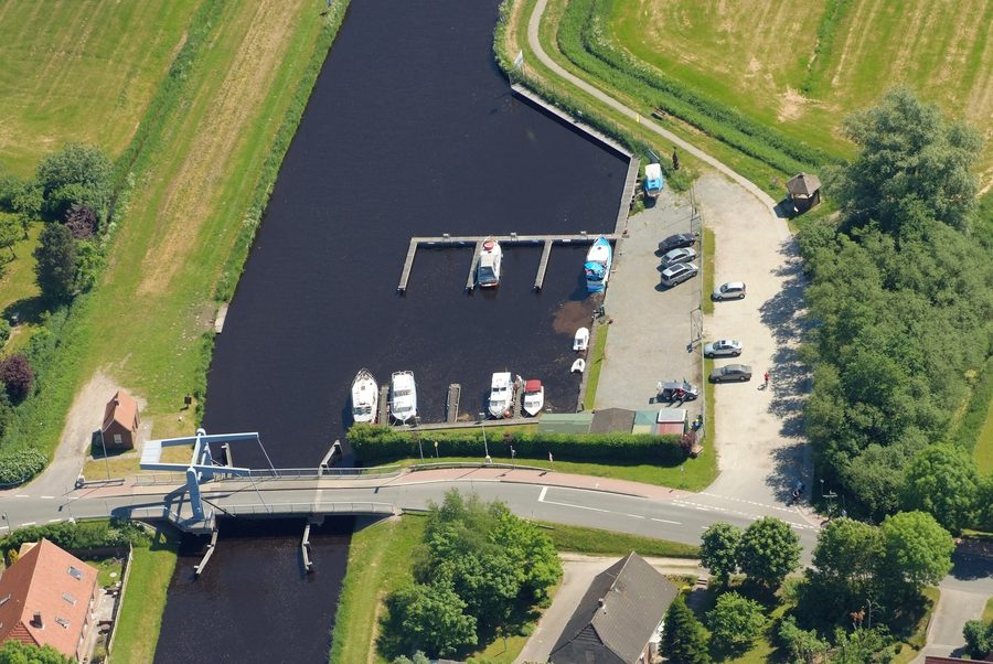 Luftaufnahme des Bootshafens Dykhausen bei Sande