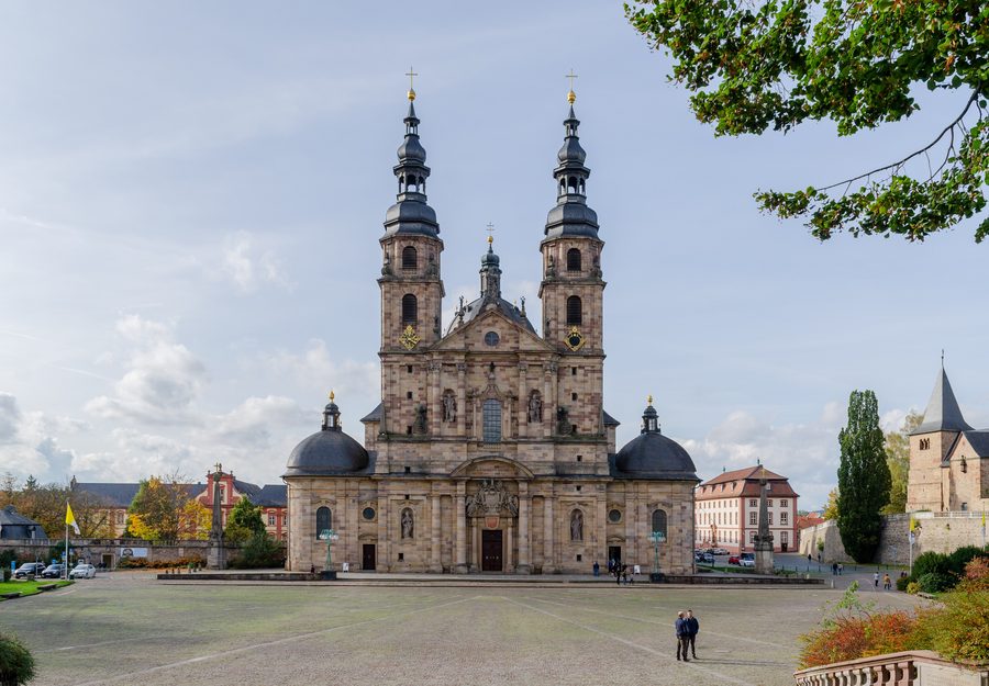Fuldaer Dom mit dem Domplatz in Fulda, Hessen