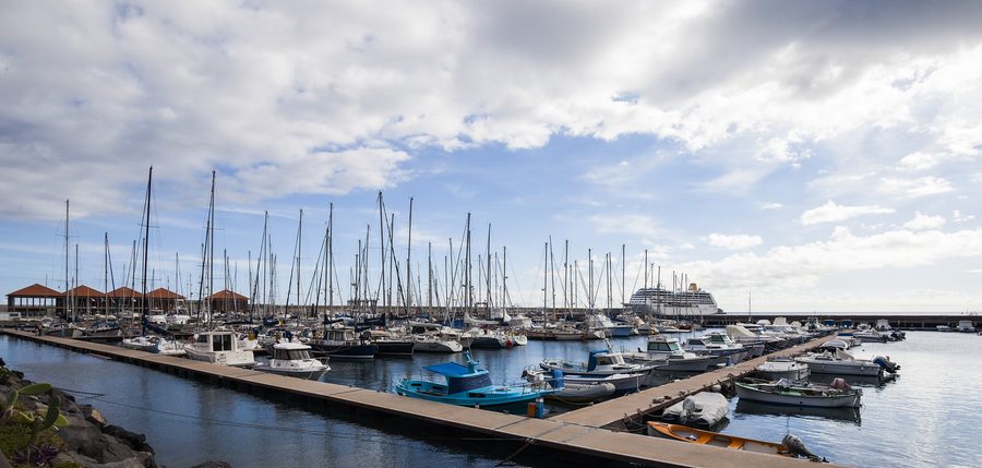 Hafen und Bucht von San Sebastián de La Gomera auf La Gomera