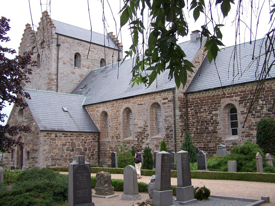 File:AAkirkebyKirke.jpg