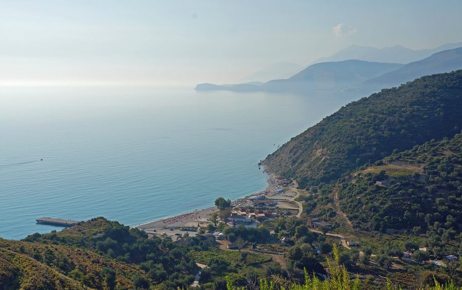 Strand bei Bunec an der albanischen Riviera