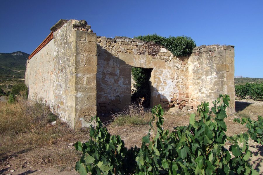 File:Ermita de San Bartolome-Abalos-14043.jpg