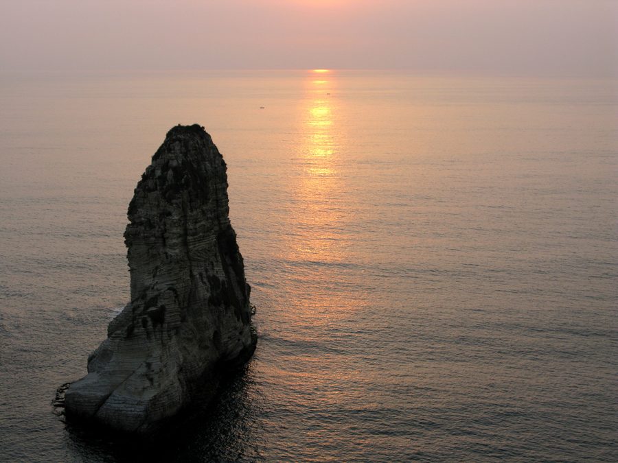 Sonnenuntergang über dem Mittelmeer bei Beirut