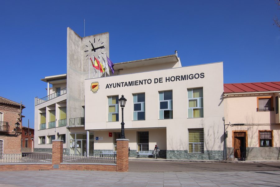 File:Ayuntamiento de Hormigos.jpg
