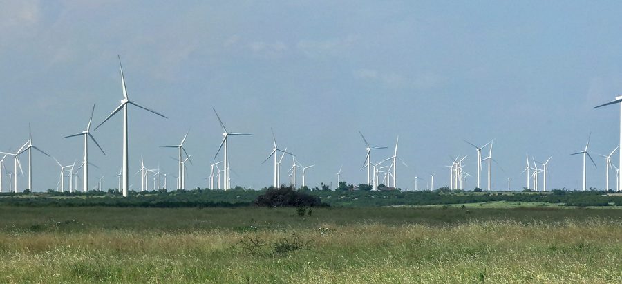 Windräder in einem Windpark im Nolan County, Texas