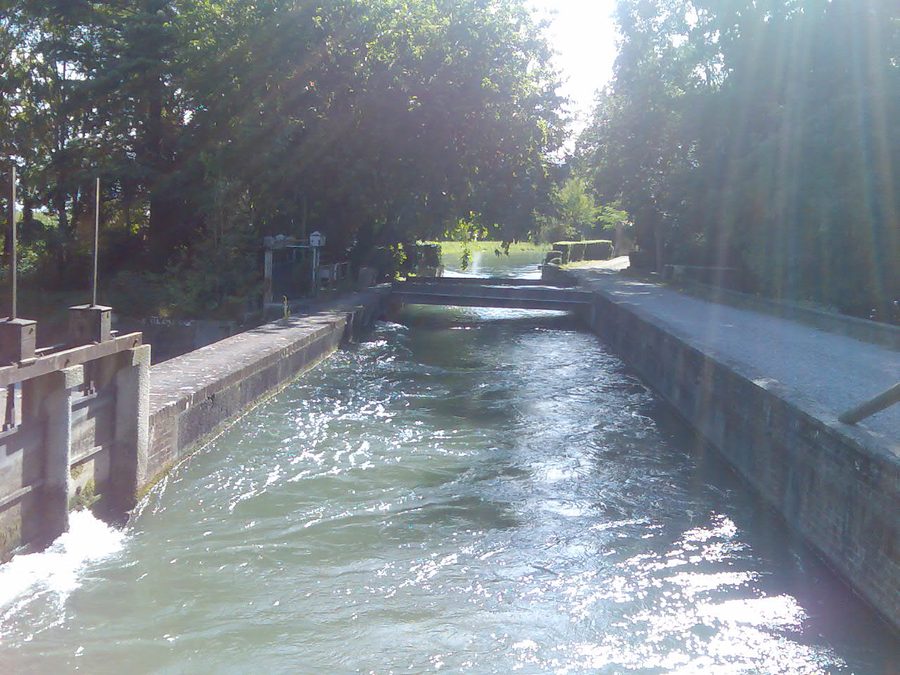 Canale Vacchelli an einem hydrographischen Knotenpunkt in der Provinz Cremona