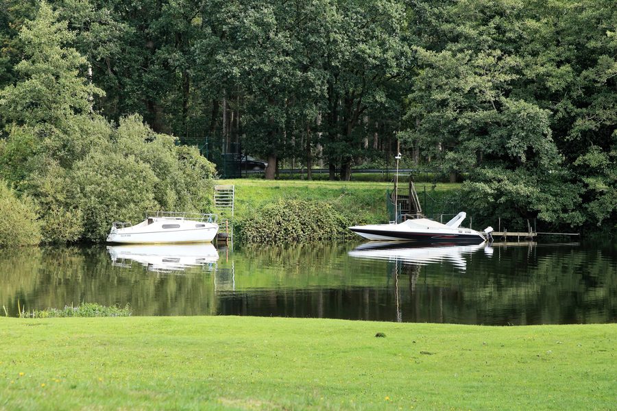 Emsaltarm Herbrum bei Papenburg mit der gegenüberliegenden Uferlandschaft