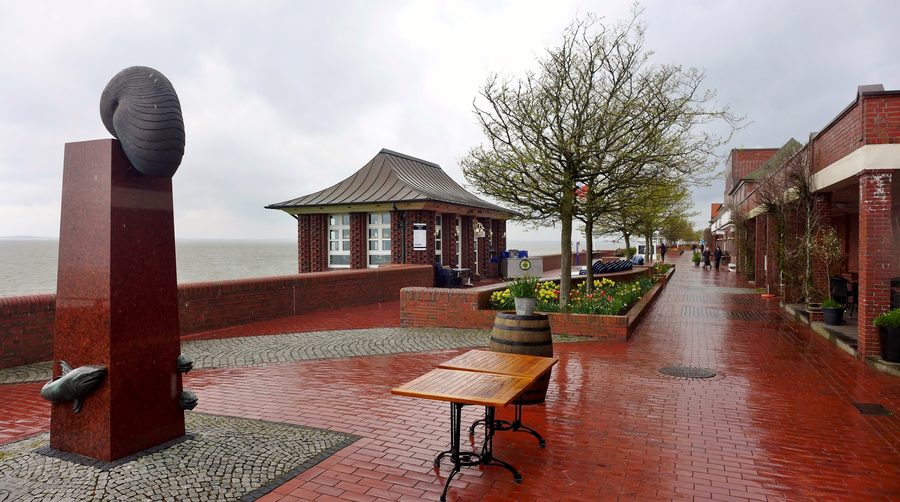 Blick auf den Südstrand und die Promenade in Wilhelmshaven