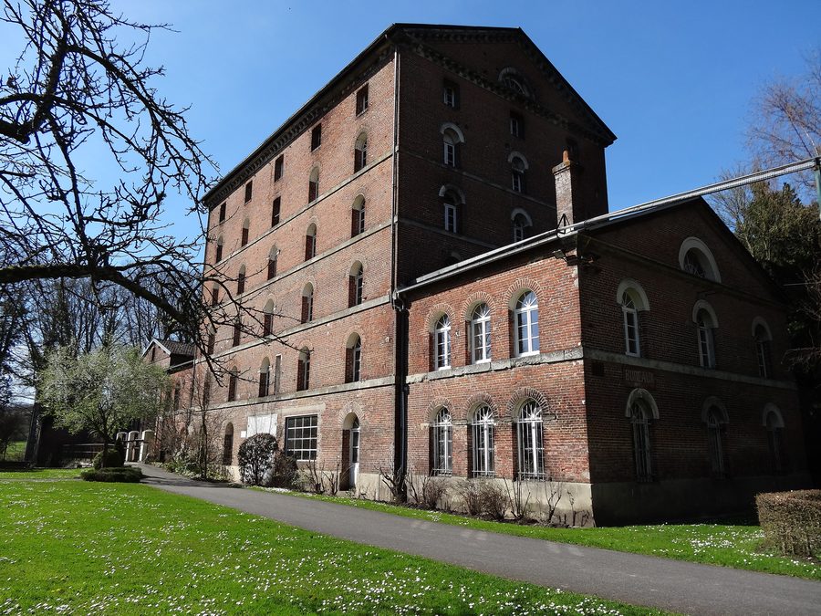 Historische Getreidemühle in Le Breuil-en-Auge, die seit 1950 als Calvados-Destillerie genutzt wird