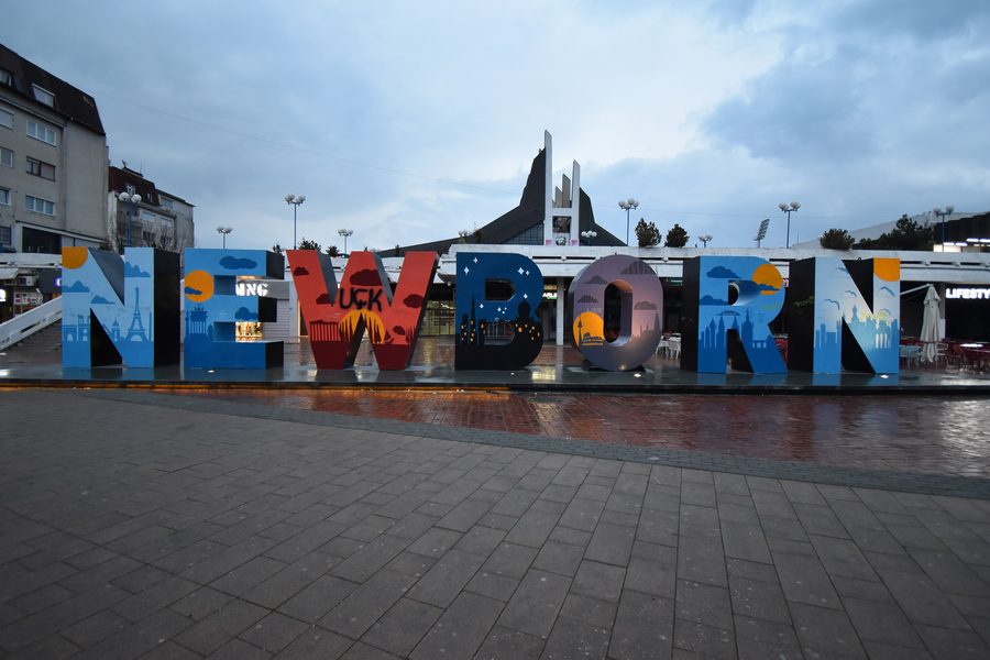 Priština mit dem Newborn-Denkmal