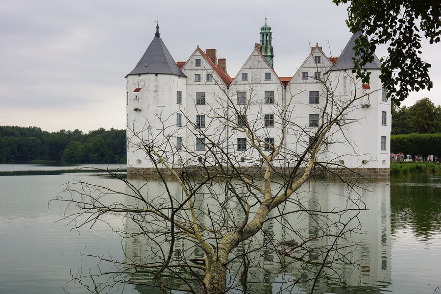 Südseite des Wasserschlosses Glücksburg in Schleswig-Holstein