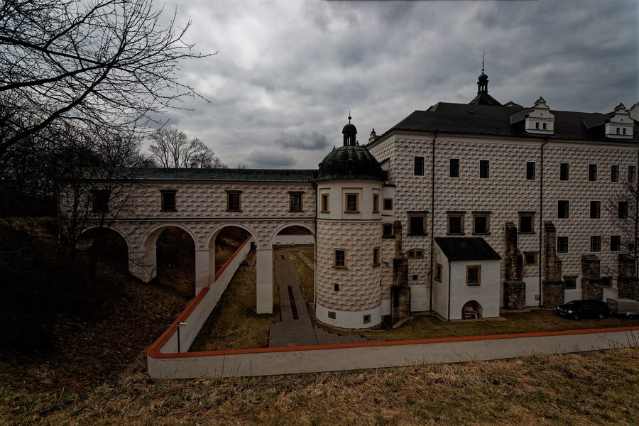 Renaissancearchitektur des Pardubitzer Schlosses, gesehen von den Schlossmauern