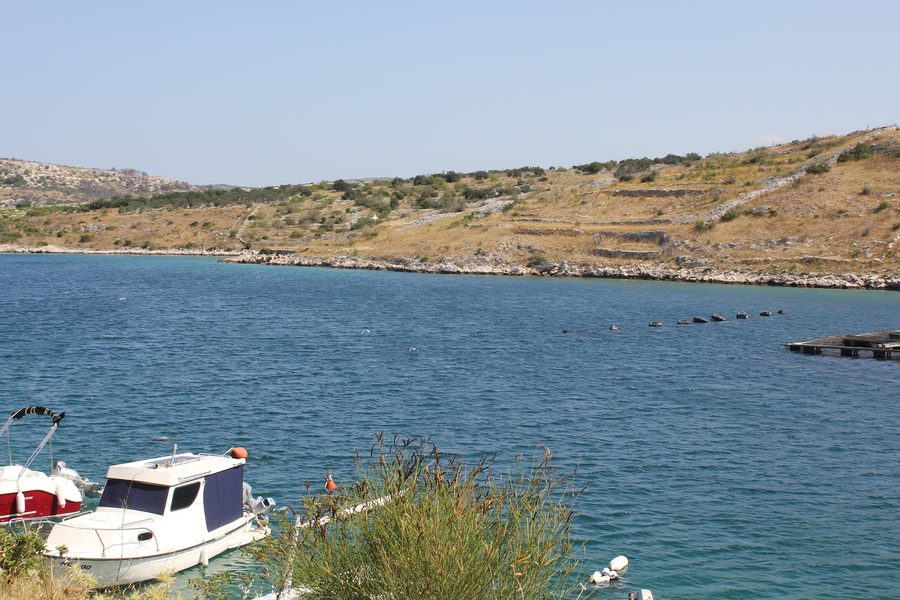 Küstenlandschaft in der Gemeinde Rogoznica, Kroatien