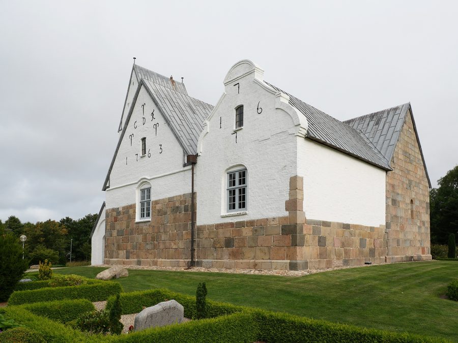 Die Ulfborg Kirche aus südöstlicher Richtung