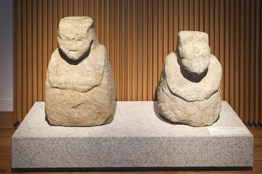 File:2025 Esculturas antropomorfas de Santa Baia de Logrosa. Negreira. Museo do Pobo Galego.jpg