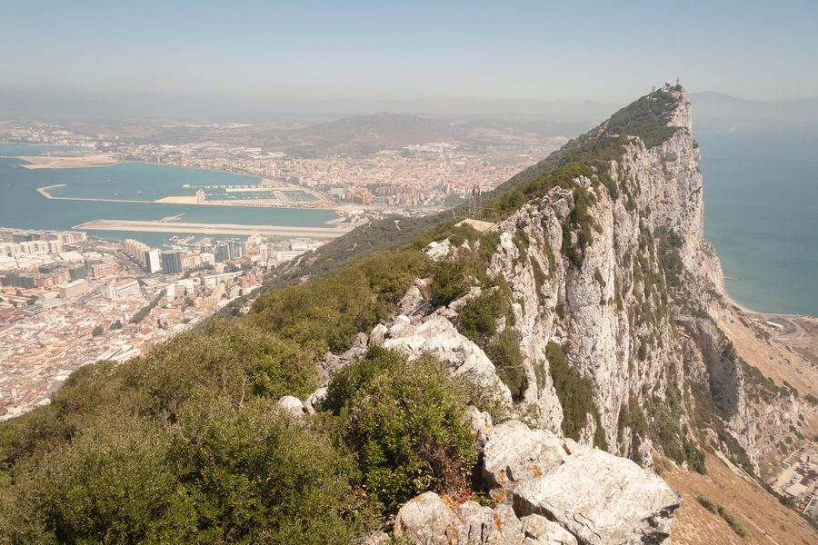 Der Rock von Gibraltar mit markanter Felskulisse