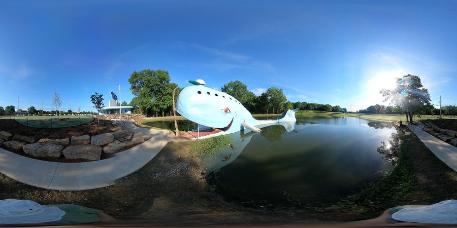 Blue Whale of Catoosa mit Besucherzentrum an der Route 66 in Oklahoma