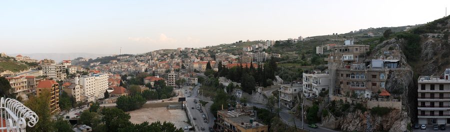 Panoramablick auf Zahlé im Libanon vom Wadi Al Aarayesh aus