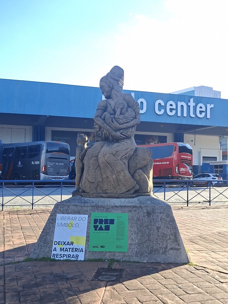 Monumento Mãe Preta em Sorocaba com intervenção da Trienal de Artes Frestas