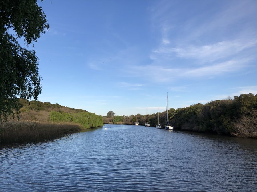 Embarcadero de yates Riachuelo en el Departamento de Colonia, Uruguay.