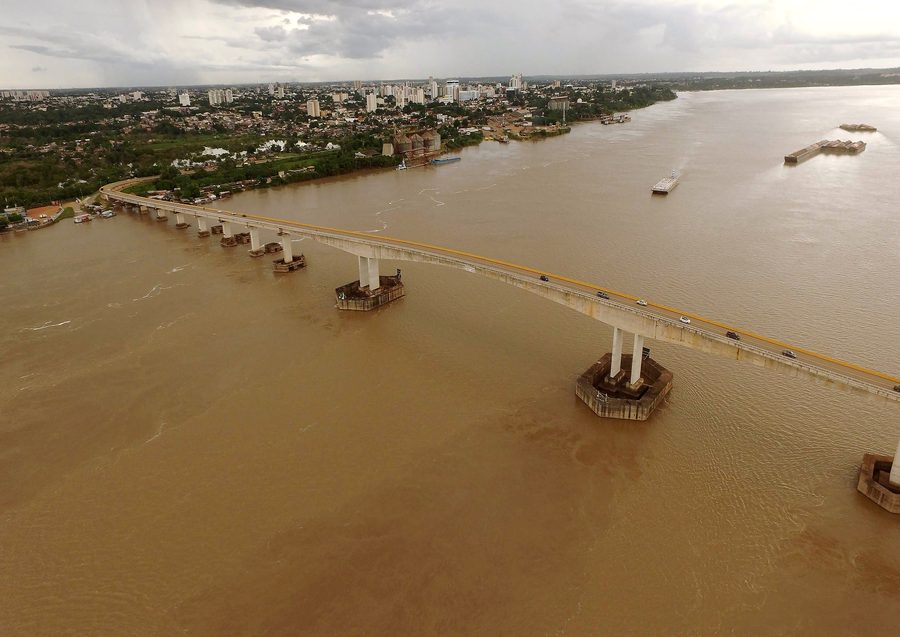 Ponte sobre o Rio Madeira, em Porto Velho, Rondônia, Brasil.