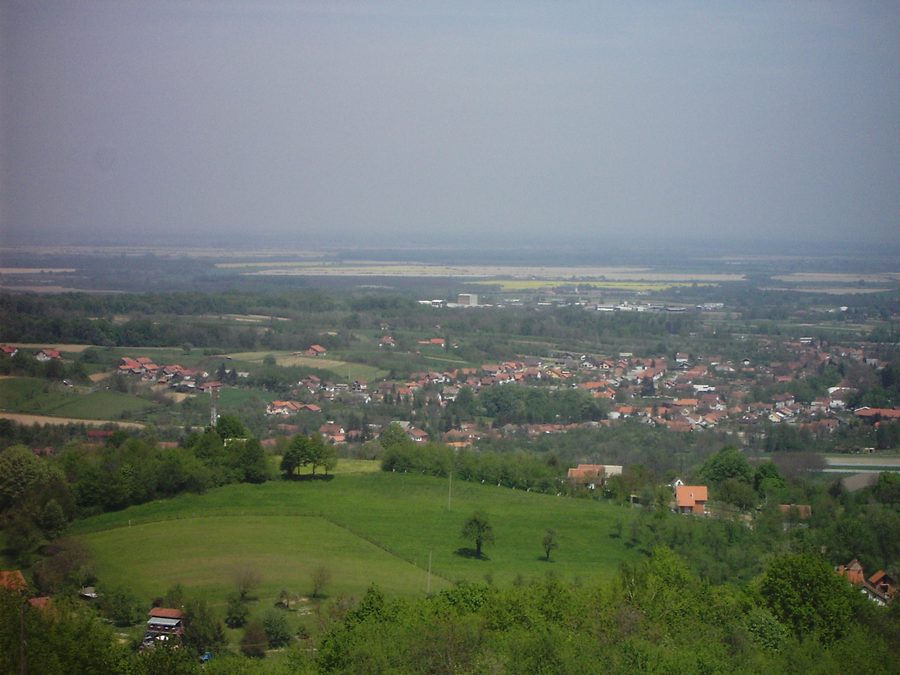 Panoramablick auf Orahovica in Kroatien