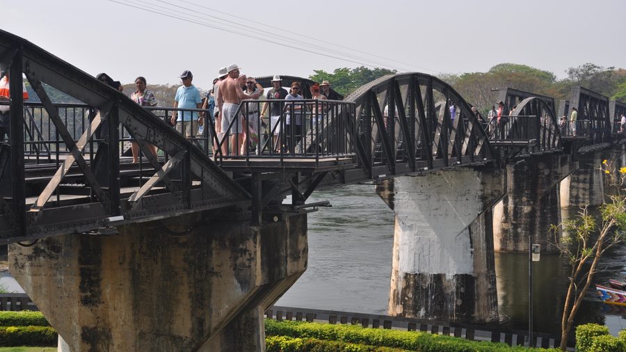 Brücke über den Khwae-Yai-Fluss in Kanchanaburi, Thailand