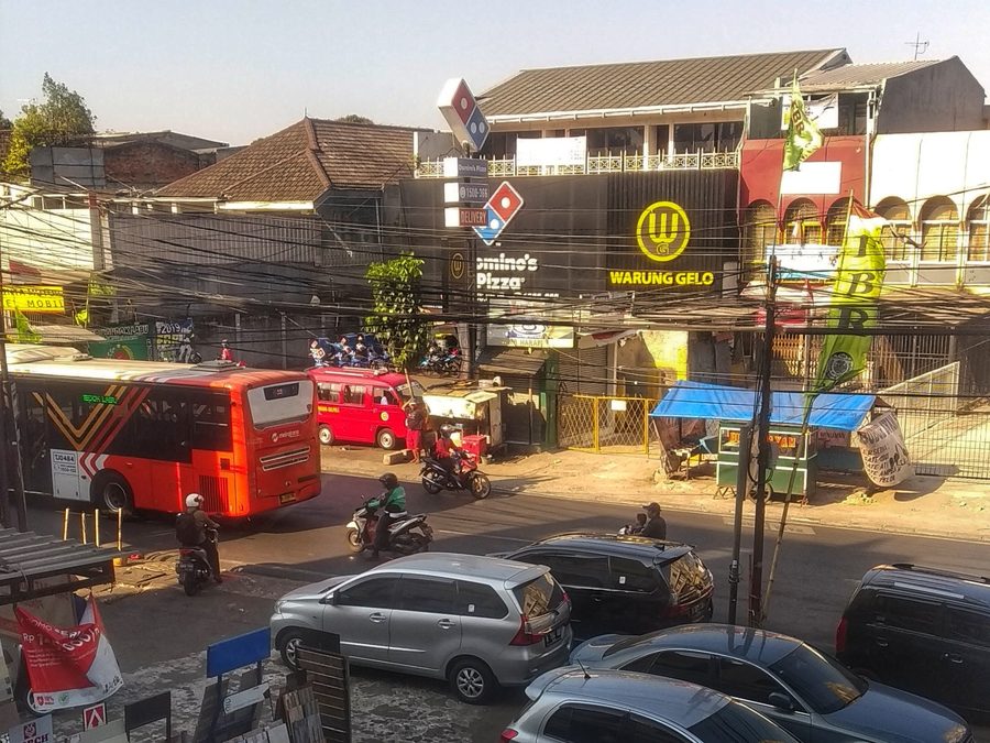 Straße Jalan Pondok Labu Raya in Jakarta, Indonesien