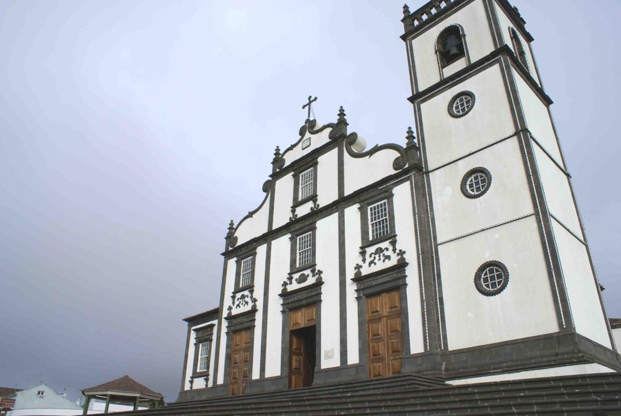 Exterior da Igreja de Nossa Senhora do Rosário da Lomba da Maia