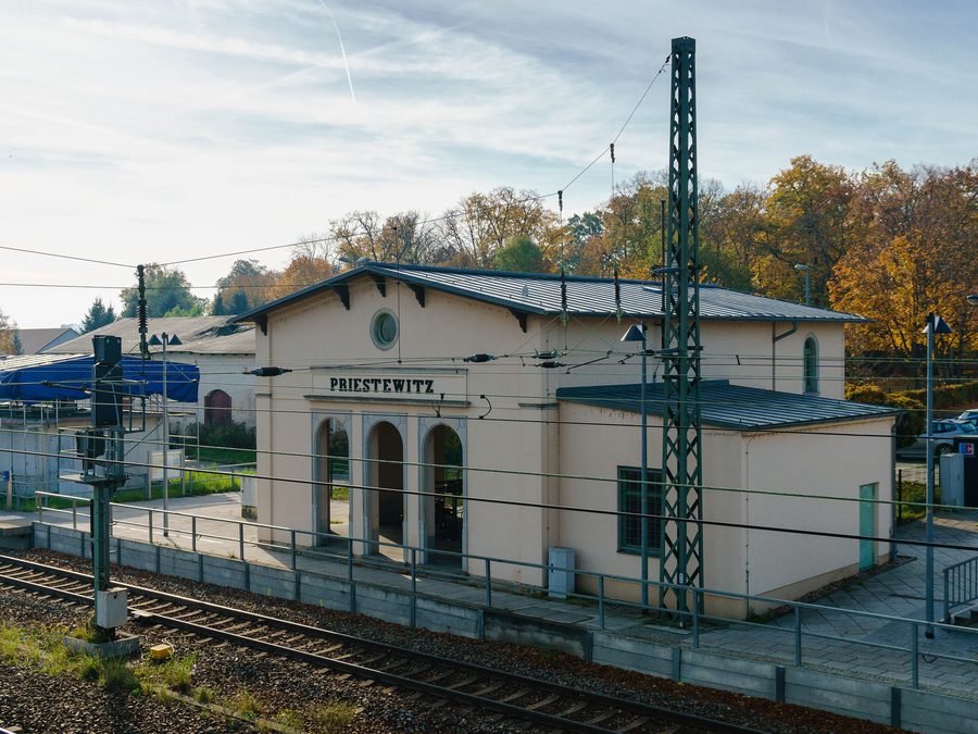 Empfangsgebäude des Bahnhofs Priestewitz