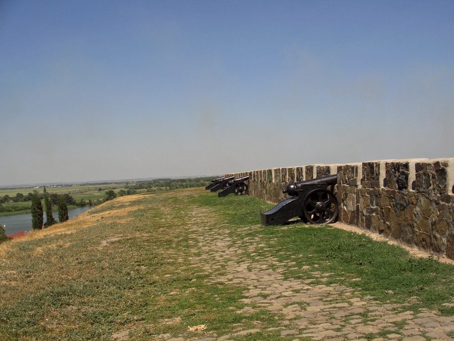 Historische Festungsmauer in Asow.
