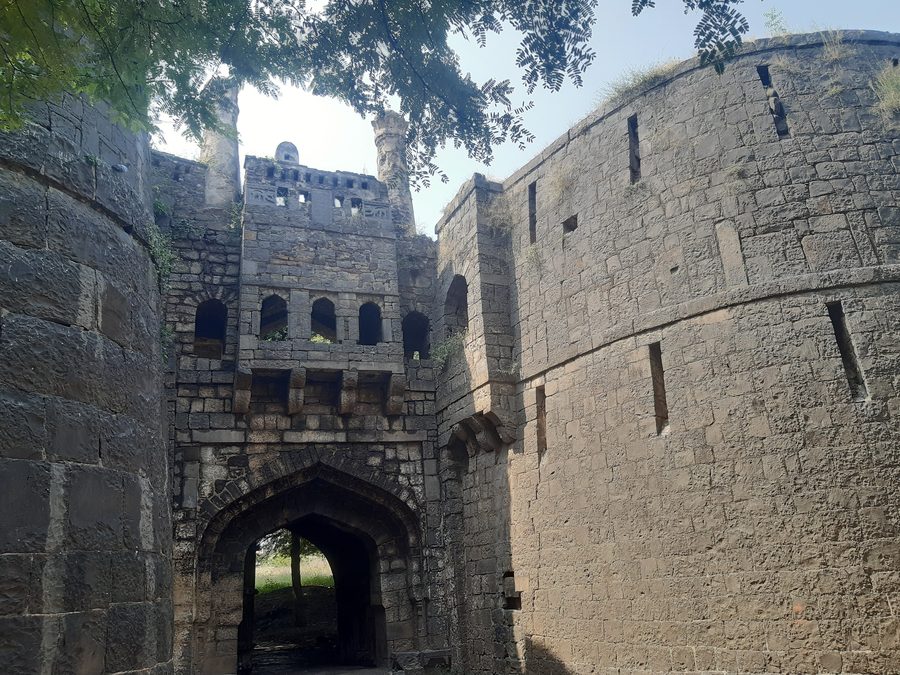 Eingang des Bhuikot-Forts in Solapur, Maharashtra