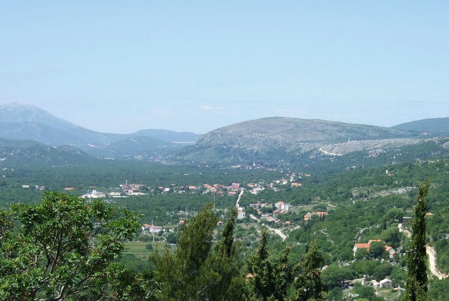 Blick von Žeževica auf Šestanovac, Katuni und Kreševo