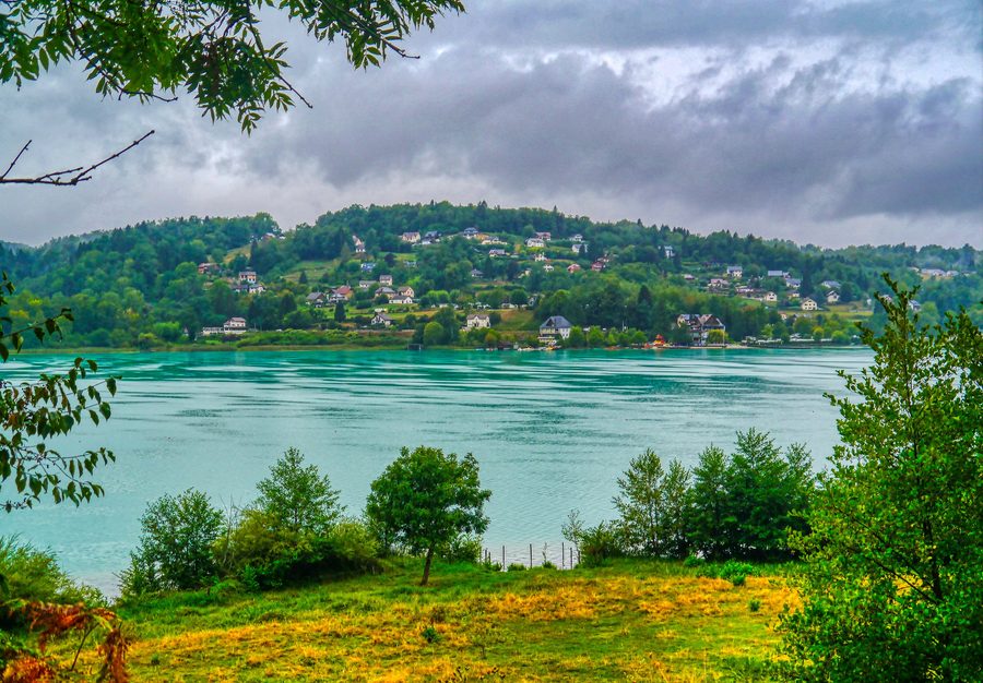 Landschaft am Lac d’Aiguebelette in Savoie