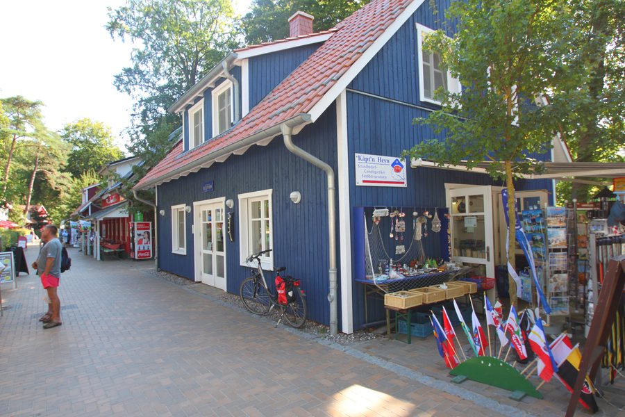 File:Ückeritz Uferpromenade (1).JPG