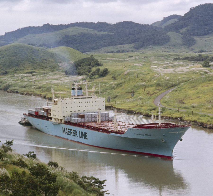 Schiff im Panamakanal